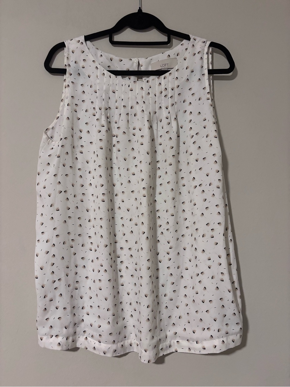 LOFT - White Sleeveless Printed Pleat-Front Top - size L